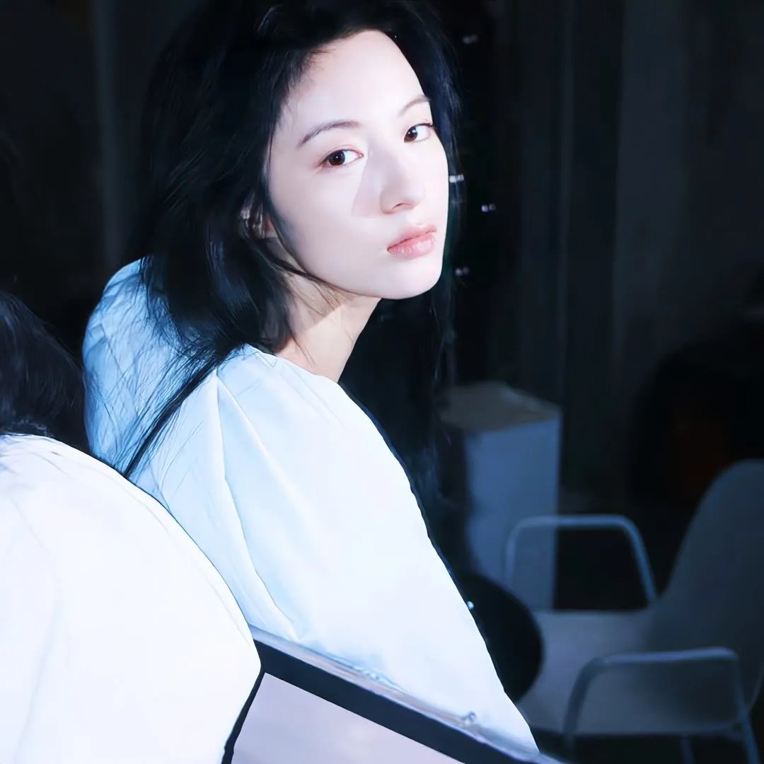 10号舱里的女人